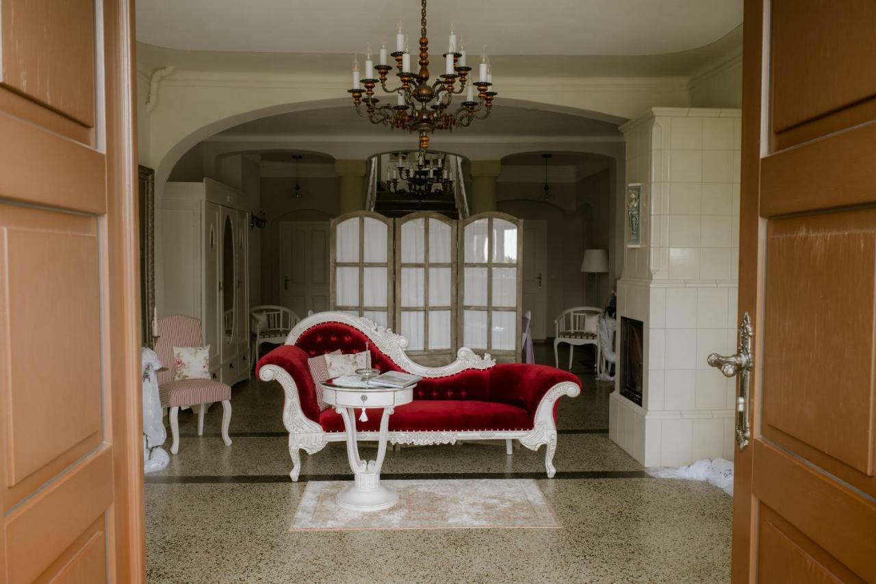 Herrenhaus Kunzwerda Bei Torgau - Aparthotel, Boardinghouse, Wohnen Auf Zeit Bagian luar foto