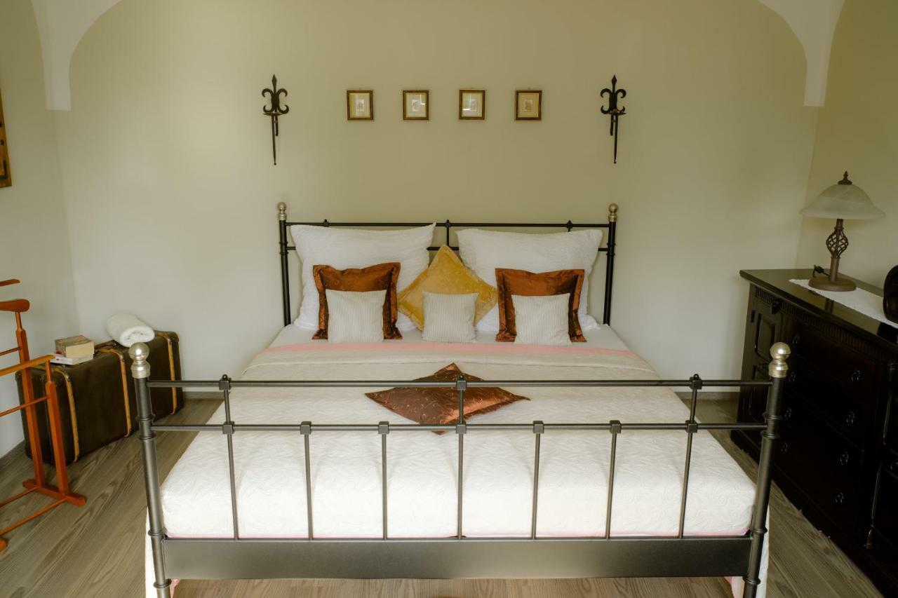 Herrenhaus Kunzwerda Bei Torgau - Aparthotel, Boardinghouse, Wohnen Auf Zeit Bagian luar foto