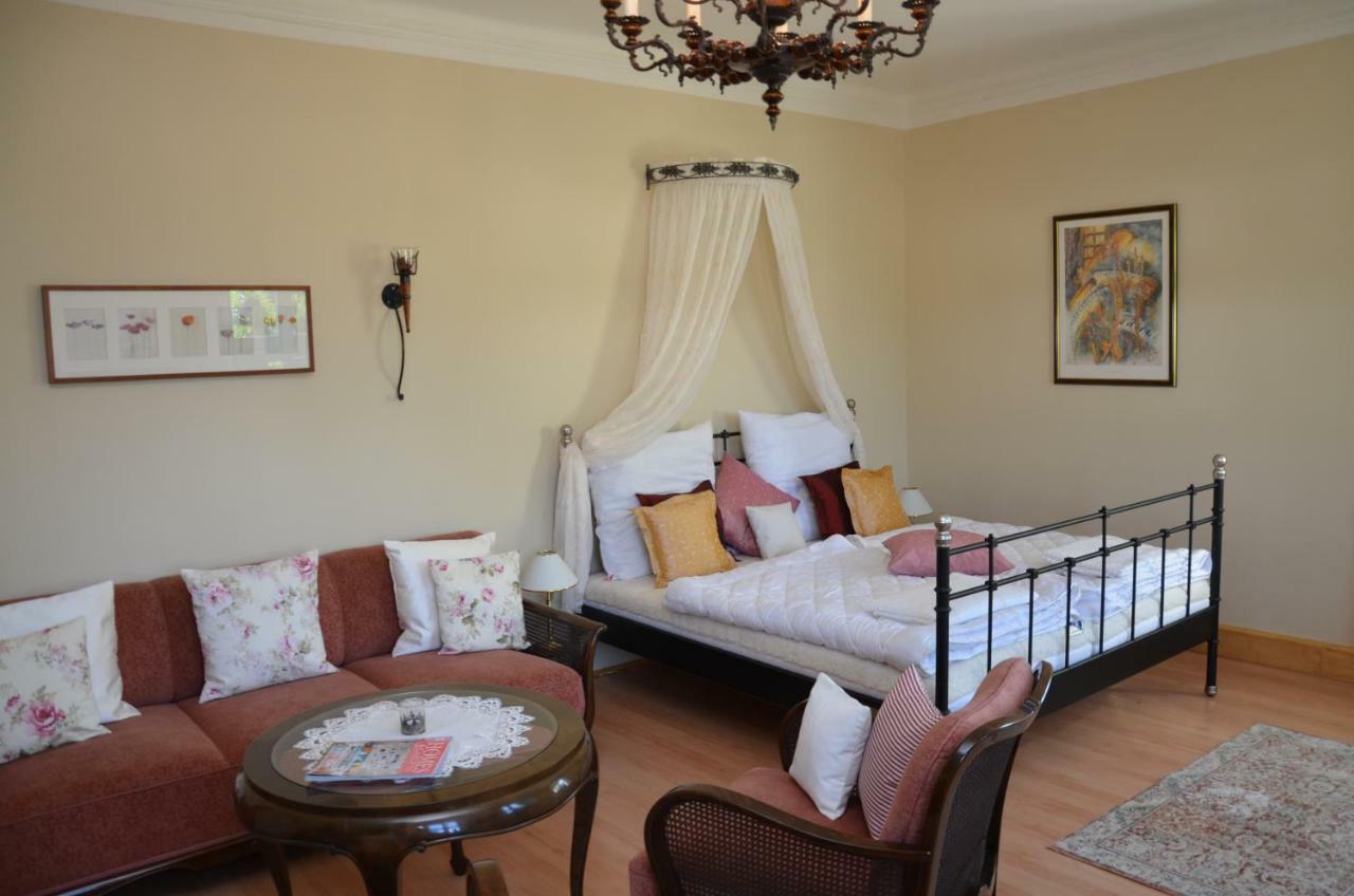 Herrenhaus Kunzwerda Bei Torgau - Aparthotel, Boardinghouse, Wohnen Auf Zeit Bagian luar foto