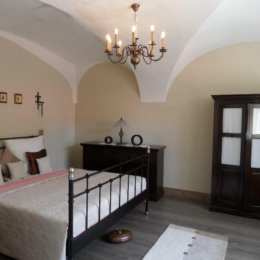 Herrenhaus Kunzwerda Bei Torgau - Aparthotel, Boardinghouse, Wohnen Auf Zeit Bagian luar foto