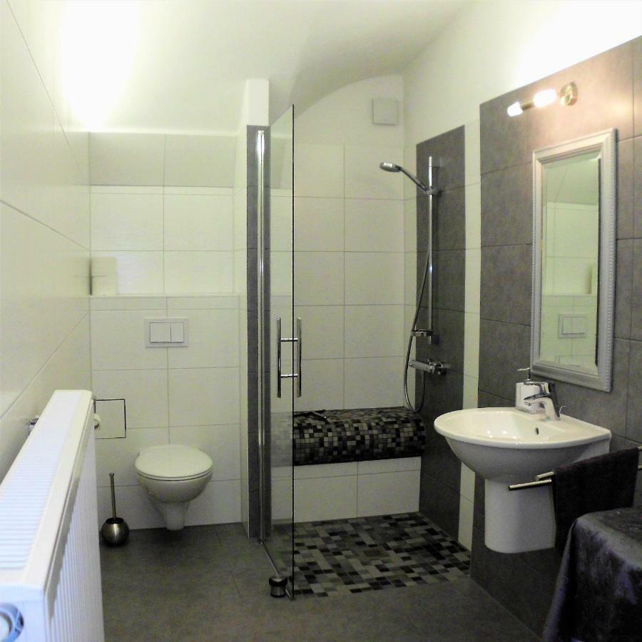 Herrenhaus Kunzwerda Bei Torgau - Aparthotel, Boardinghouse, Wohnen Auf Zeit Bagian luar foto