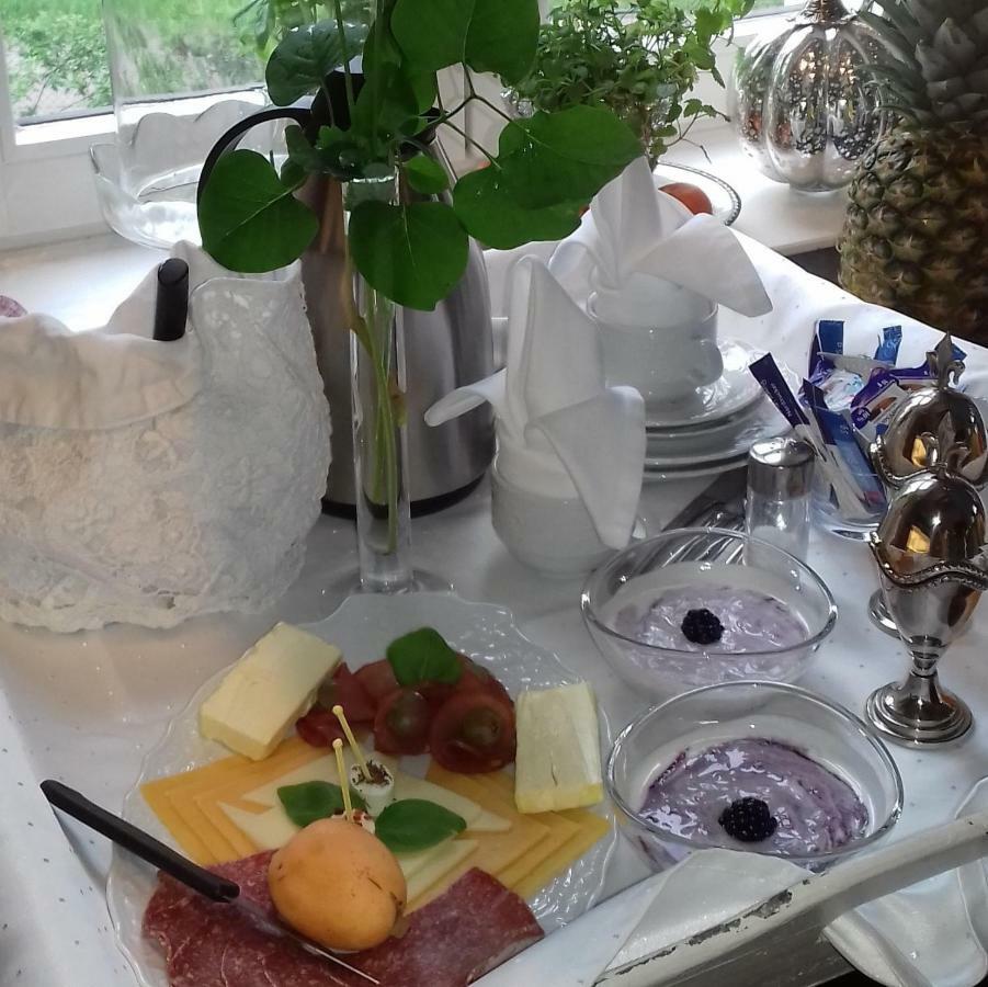 Herrenhaus Kunzwerda Bei Torgau - Aparthotel, Boardinghouse, Wohnen Auf Zeit Bagian luar foto