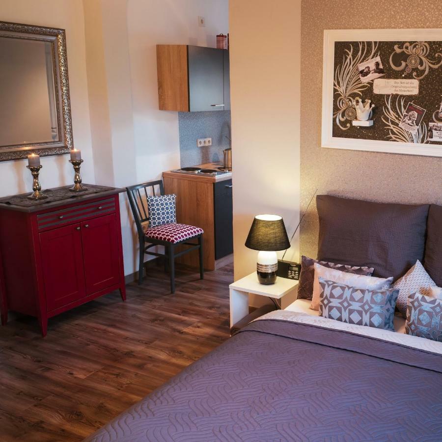Herrenhaus Kunzwerda Bei Torgau - Aparthotel, Boardinghouse, Wohnen Auf Zeit Bagian luar foto