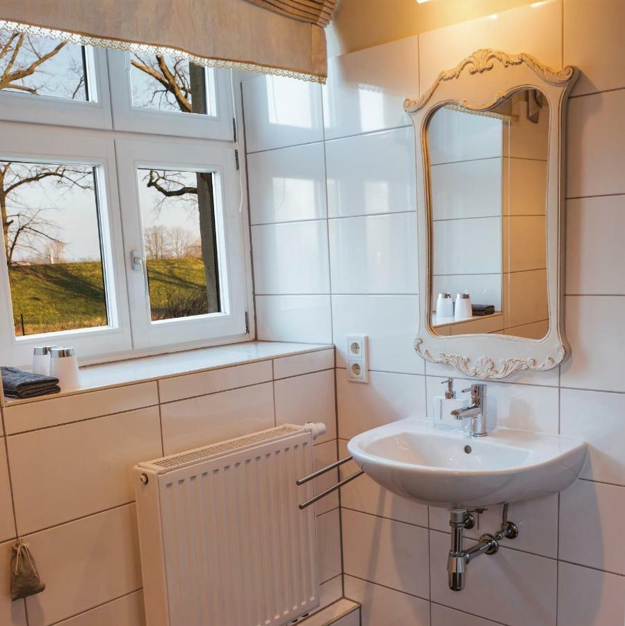 Herrenhaus Kunzwerda Bei Torgau - Aparthotel, Boardinghouse, Wohnen Auf Zeit Bagian luar foto