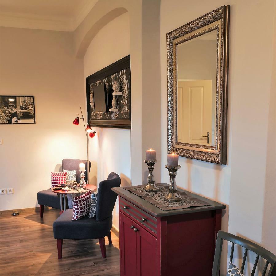 Herrenhaus Kunzwerda Bei Torgau - Aparthotel, Boardinghouse, Wohnen Auf Zeit Bagian luar foto